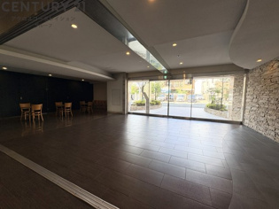 セレニテ甲子園1のエントランス