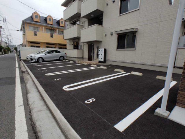ラ・ルーチェの駐車場