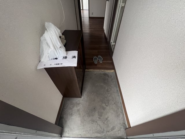 伊勢田マンションの玄関