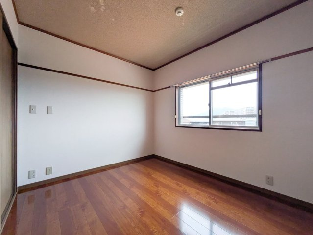 メゾン和白丘の洋室