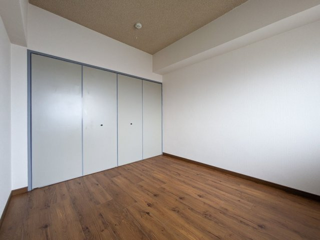 メゾン和白丘の洋室