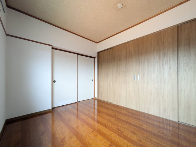 メゾン和白丘の洋室