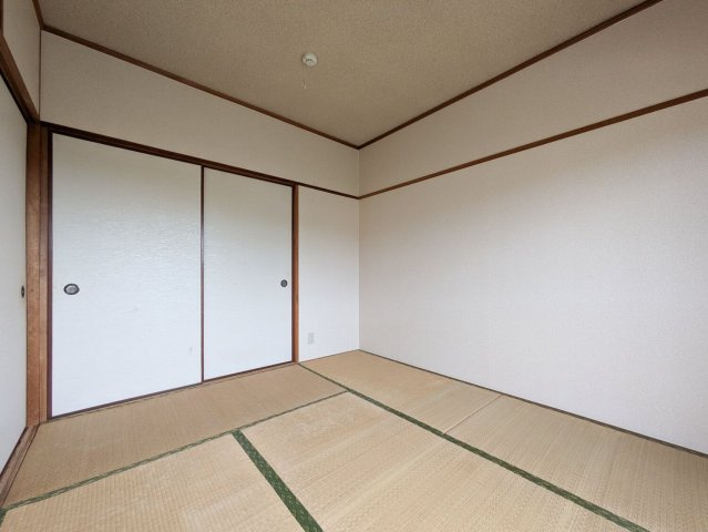 メゾン和白丘の和室