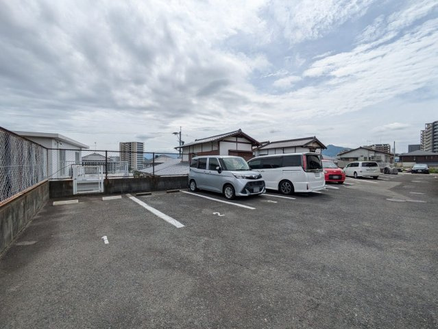 メゾン和白丘の駐車場