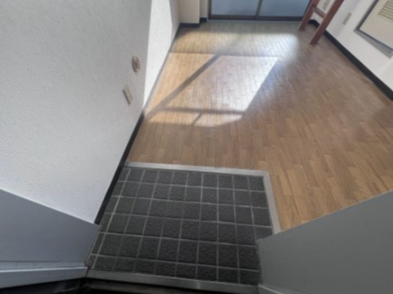 リアライズ塩屋の玄関