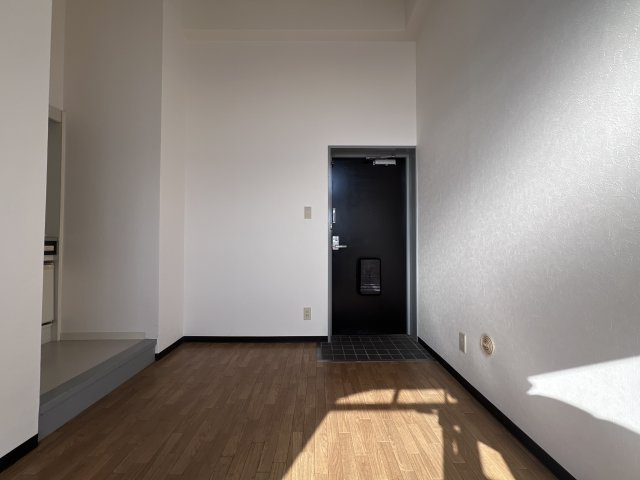 リアライズ塩屋の居間・リビング