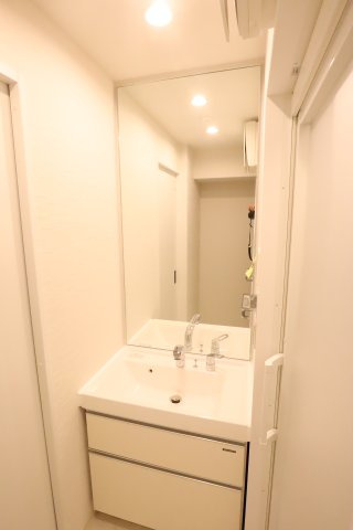 大阪市都島区内代町３丁目の賃貸マンションの洗面所
