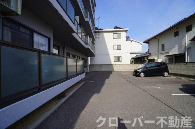 スカイハイの駐車場