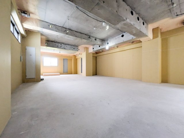 芦屋市大原町の店舗事務所の内装