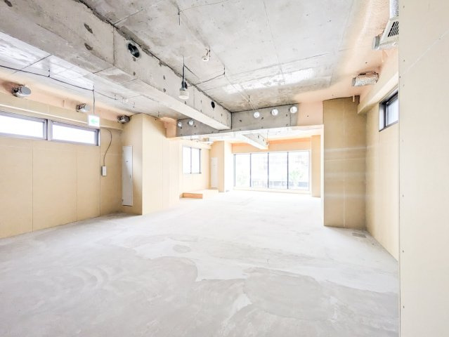 芦屋市大原町の店舗事務所の内装