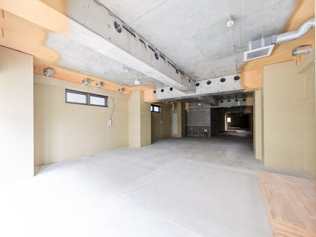 芦屋市大原町の店舗事務所の駐車場