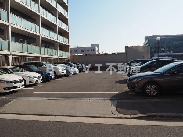 エーデル深江橋　BRAVI不動産の駐車場