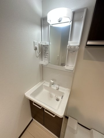 ベイルーム湘南台の独立洗面台|シャワー付き洗面台ですごく便利！！
