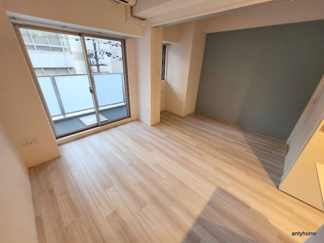 セレニテ本町リアン　仲介手数料無料の居間・リビング