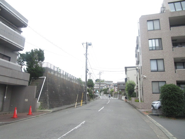 横浜市青葉区田奈町の店舗事務所の周辺