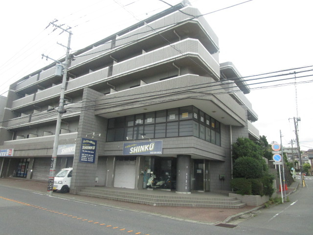 横浜市青葉区田奈町の店舗事務所の外観