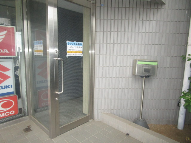 横浜市青葉区田奈町の店舗事務所の外観