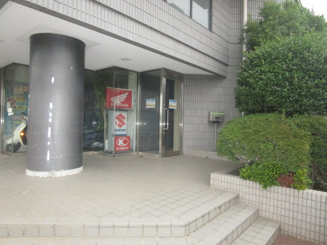 横浜市青葉区田奈町の店舗事務所の外観