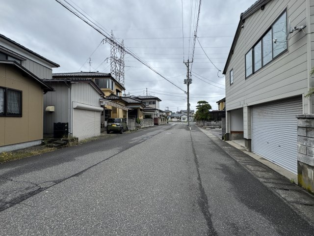 東区上木戸1丁目　中古戸建の前面道路含む現地写真