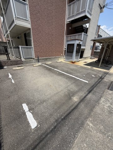 レオパレス兵庫駅前通の駐車場