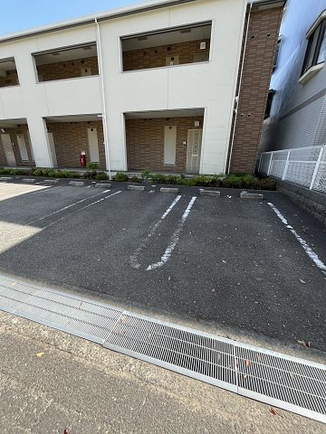 ピュアハート武庫之荘の駐車場