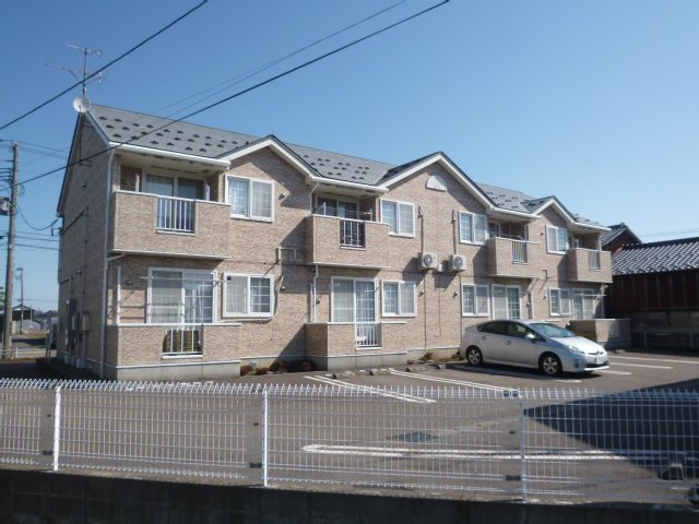 燕市杣木のアパートの画像