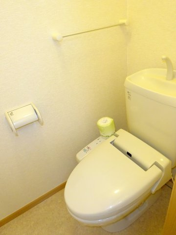 Ⅰ棟２０１号室　温水暖房洗浄便座付きです。