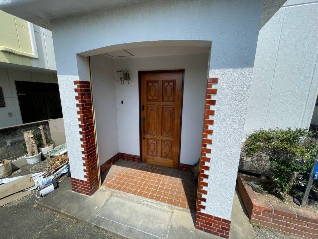 豊川市光明町貸店舗のエントランス