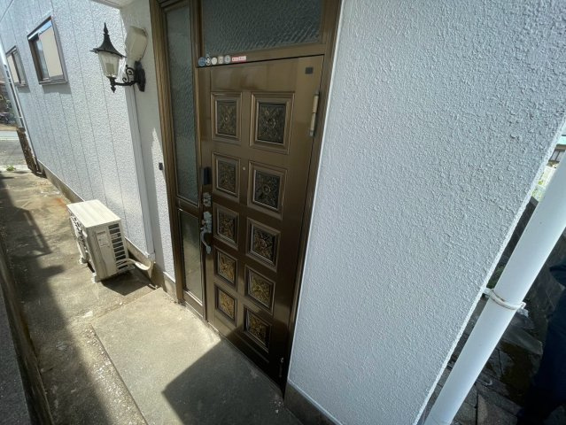 豊川市光明町貸店舗のエントランス