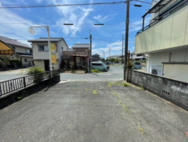豊川市光明町貸店舗の駐車場