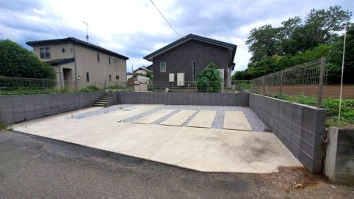 寄居町赤浜　中古住宅平屋建（太陽光発電付ｵｰﾙ電化住宅）の駐車場