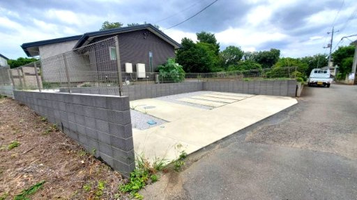 寄居町赤浜　中古住宅平屋建（太陽光発電付ｵｰﾙ電化住宅）の前面道路含む現地写真
