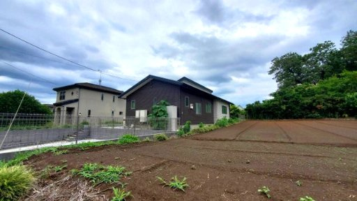 寄居町赤浜　中古住宅平屋建（太陽光発電付ｵｰﾙ電化住宅）の前面道路含む現地写真