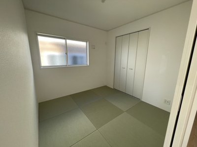 【和室】 | 【新築分譲住宅　～クレイドルガーデン～】山形市千歳第4　☆全1棟☆ | 【Japanese style room】
家事スペースやお子様の遊び場として、または客室として、大活躍間違いなしの和室。注目されているダイヤロン畳を使用。傷みづらくダニやカビの発生も抑えてくれます◎
