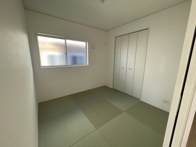 【和室】 | 【新築分譲住宅　～クレイドルガーデン～】山形市千歳第4　☆全1棟☆ | 【Japanese style room】
家事スペースやお子様の遊び場として、または客室として、大活躍間違いなしの和室。注目されているダイヤロン畳を使用。傷みづらくダニやカビの発生も抑えてくれます◎