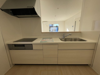 【キッチン】 | 【新築分譲住宅　～クレイドルガーデン～】山形市千歳第4　☆全1棟☆ | 【Counter Kitchen】
お料理を効率的に、楽しく。ママの毎日のお料理を効率的にしてくれる動線は「１分でも家事の時間を短縮したい」という思いを叶えてくれます(*^-^*)
