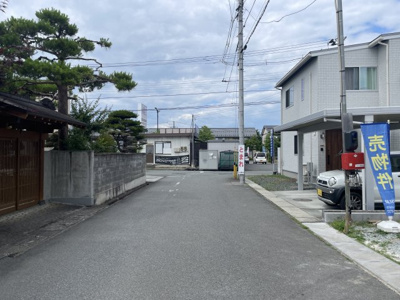 【前面道路含む現地写真】 | 【新築分譲住宅　～クレイドルガーデン～】山形市千歳第4　☆全1棟☆ | 【Frontal road】
家の良し悪しだけでなく周辺環境も重要なポイント。それは月日が経つ事で「近くにあるもの」から「家の財産」へとイメージが変わってくる事を身体が理解しているからだと思います。