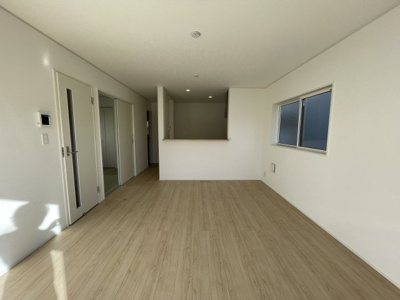 【居間・リビング】 | 【新築分譲住宅　～クレイドルガーデン～】山形市千歳第4　☆全1棟☆ | 【Living room】
家族の食事や団らんのほか、子どもを遊ばせたり、友人を招いたりするLDKは住まいの中心です。
長時間過ごす場所だからこそ、ほっと落ち着く安心感のある場所にしたいですよね♪