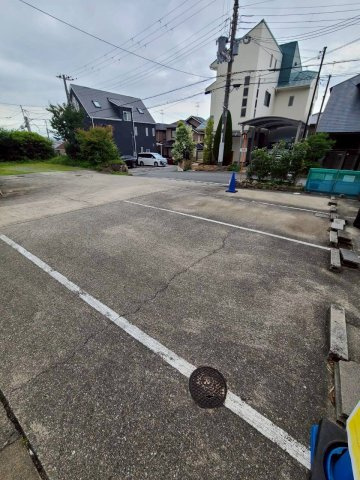 ハイム・タカクラの駐車場
