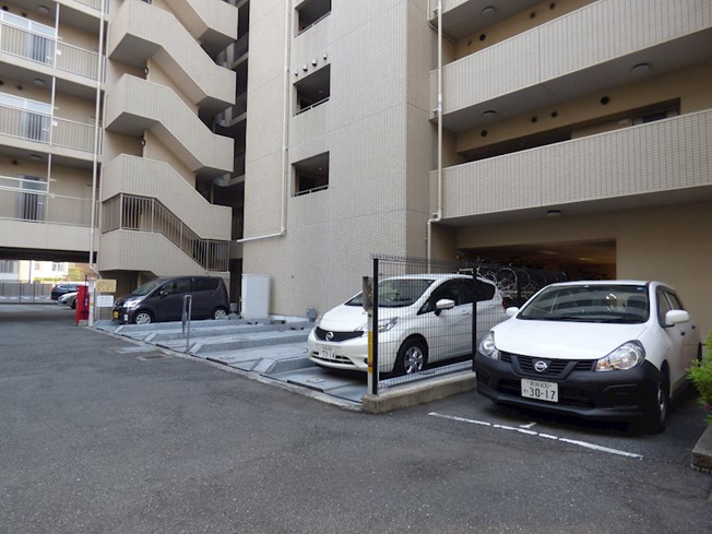 【駐車場】