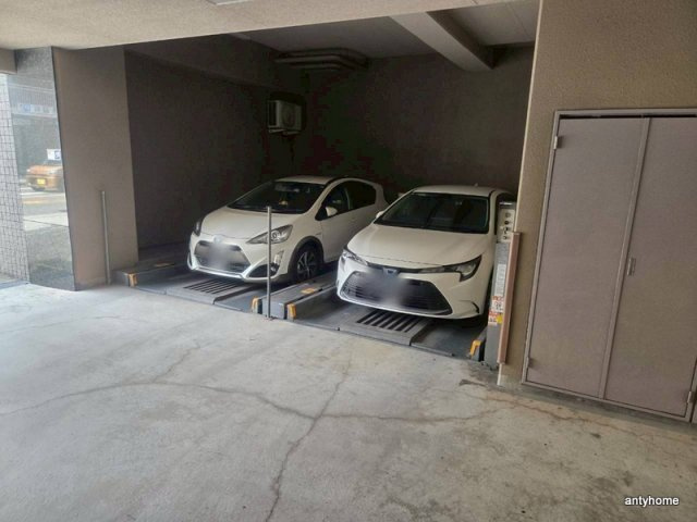 サムティ大阪WESTグランジール　仲介手数料無料の駐車場