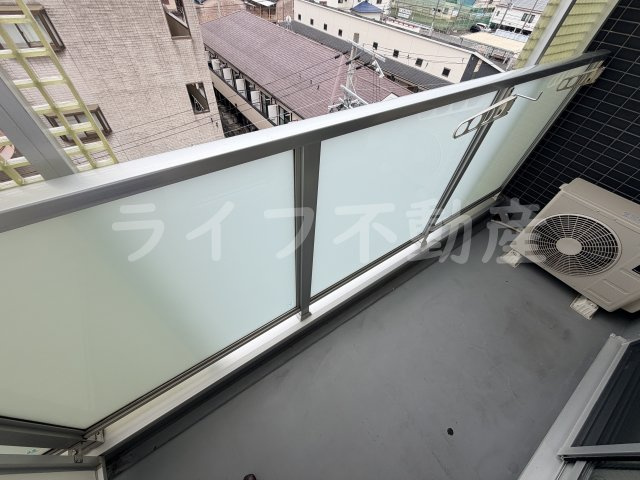 ネモフィラ東大阪のバルコニー