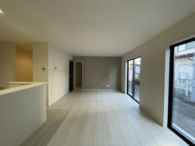 【居間・リビング】 | 【新築分譲住宅～GRAFARE～】山形市円応寺町　2期　全1棟 | 【Living room】
家族と過ごすひと時を溢れる光が優しく包み込むリビングダイニング。家族とともに、心穏やかに過ごすひととき。家族との時間、自分の時間を大切にできる空間になります。