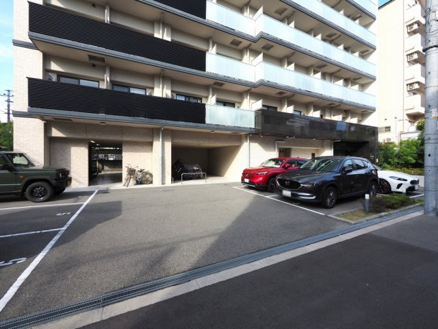 オーキッドレジデンス新大阪の駐車場