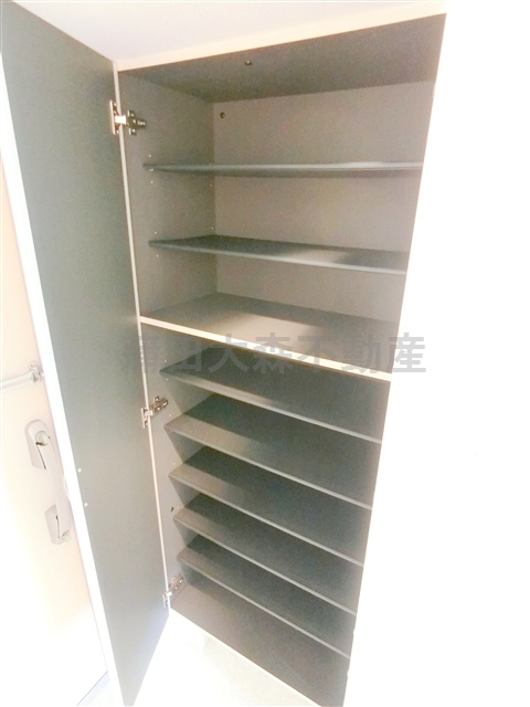NJ Placeの設備|玄関収納　シューズBOX