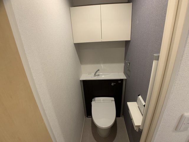 温水洗浄便座付きのトイレです♪