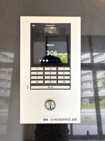 LaDouceur本郷のエントランス