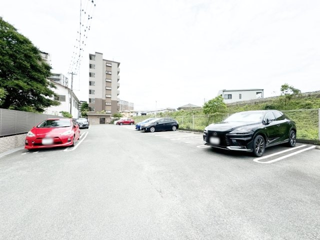 プリマヴェーラ諏訪野の駐車場|駐車スペースもあります☆