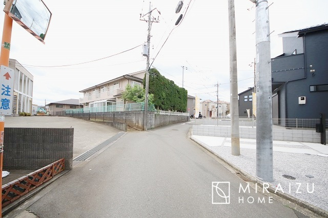 【前面道路含む現地写真】 | 前面道路☆運転が不安な方も安心な前面道路、きちんと幅員のある道路は女性にも安心です。整備されている道路は気持ちも良いですね♪