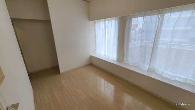 ドゥーエ江坂3　仲介手数料無料の居間・リビング